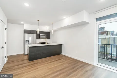 1102 GERMANTOWN AVENUE #204
