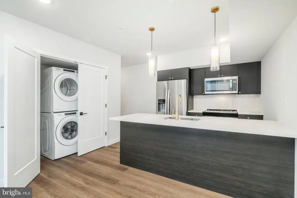 1102 GERMANTOWN AVENUE #204 Philadelphia, PA 19123