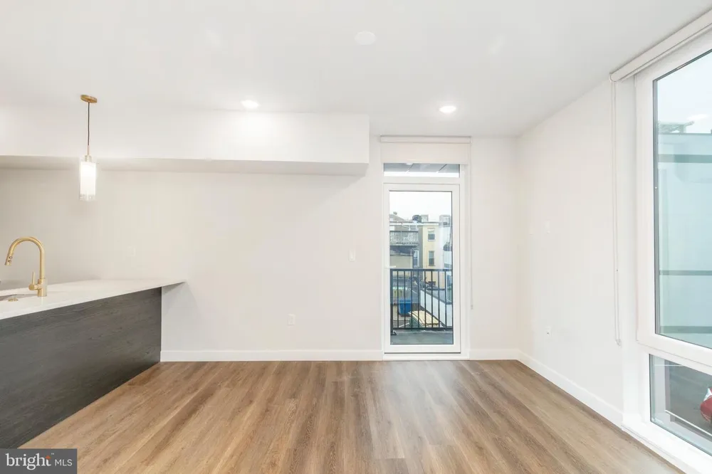 1102 GERMANTOWN AVENUE #204 Philadelphia, PA 19123