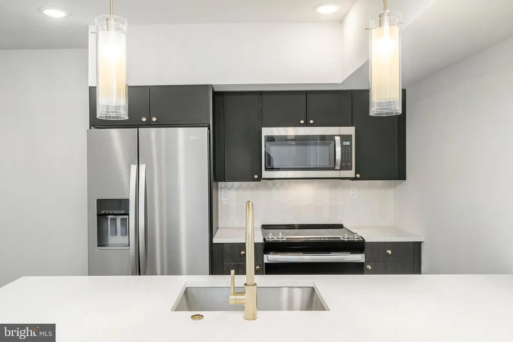 1102 GERMANTOWN AVENUE #204 Philadelphia, PA 19123