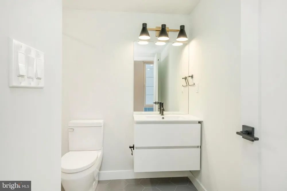 1102 GERMANTOWN AVENUE #204 Philadelphia, PA 19123