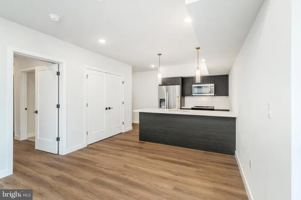 1102 GERMANTOWN AVENUE #204 Philadelphia, PA 19123
