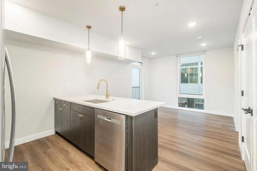 1102 GERMANTOWN AVENUE #204 Philadelphia, PA 19123