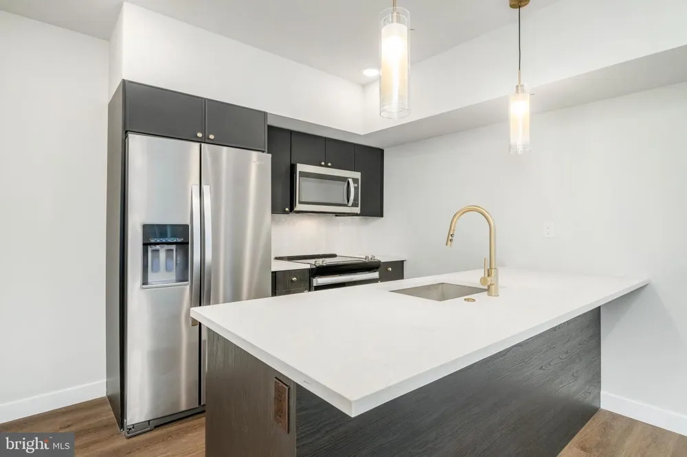 1102 GERMANTOWN AVENUE #204 Philadelphia, PA 19123