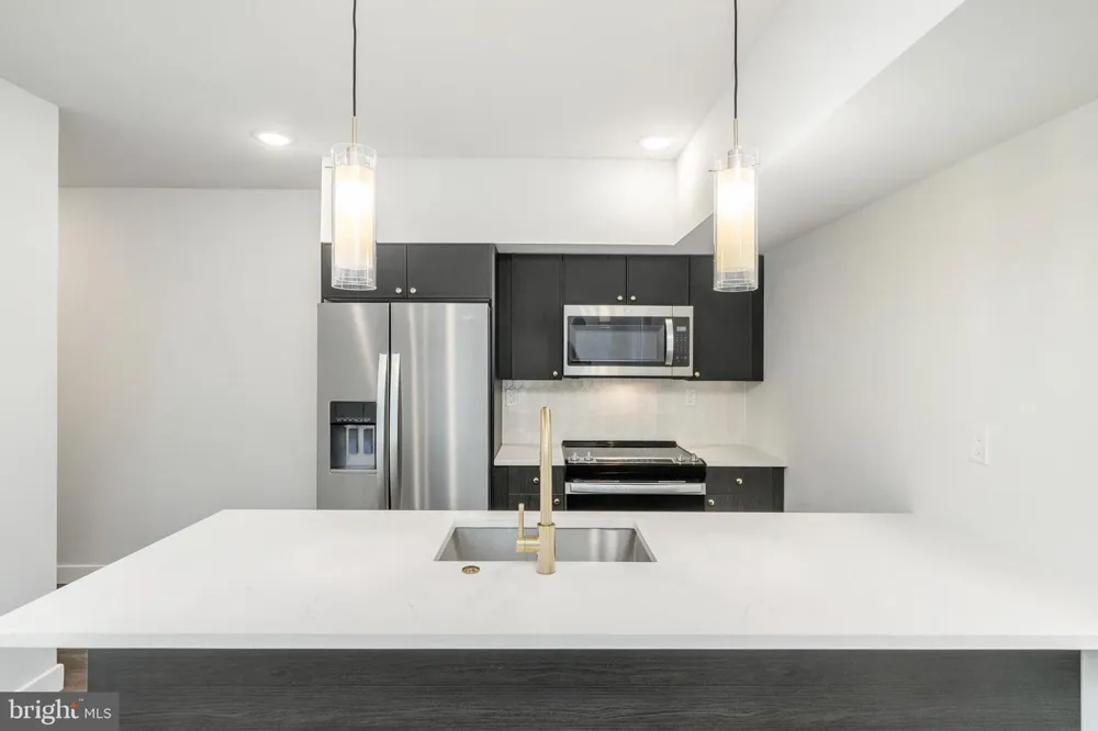 1102 GERMANTOWN AVENUE #204 Philadelphia, PA 19123