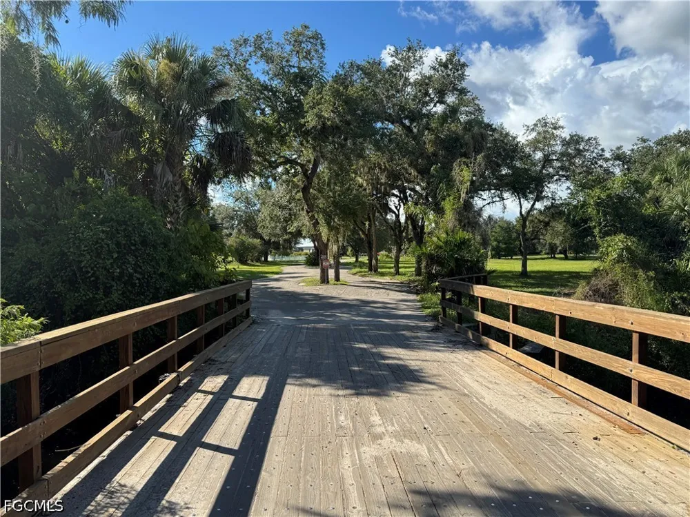 Creek Bridge Court Alva, FL 33920