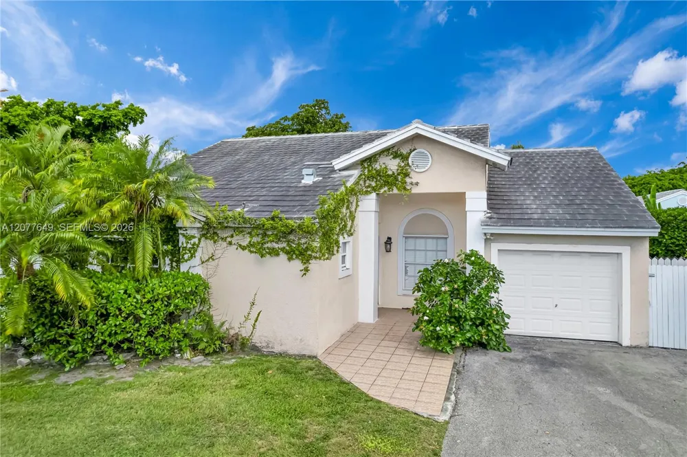 6352 SW 112th Pl Miami, FL 33173