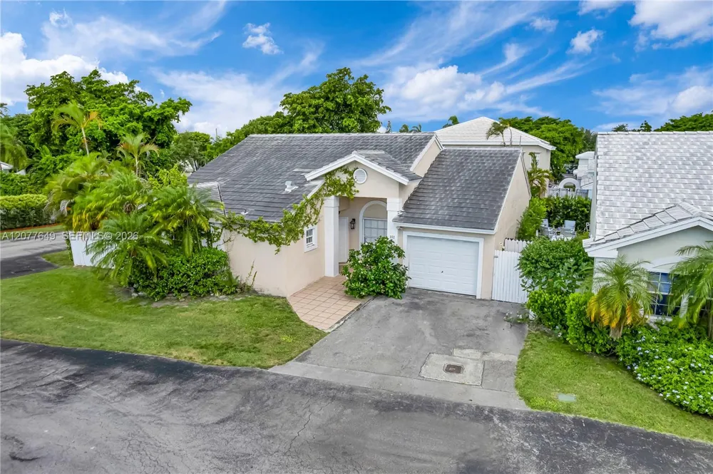 6352 SW 112th Pl Miami, FL 33173