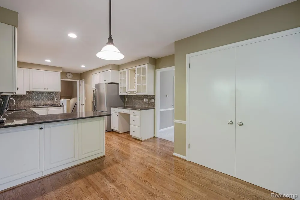 1050 Top View Road Bloomfield Hills City, MI 48304