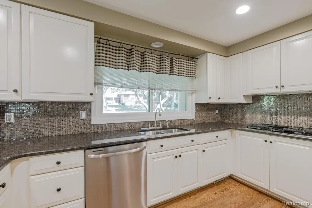 1050 Top View Road Bloomfield Hills City, MI 48304