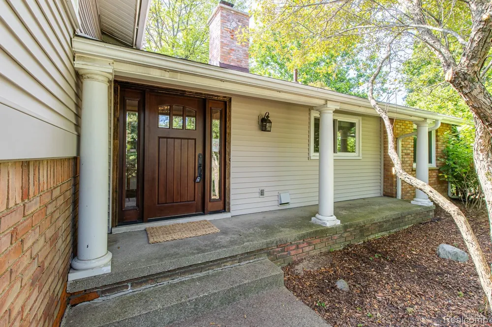 1050 Top View Road Bloomfield Hills City, MI 48304