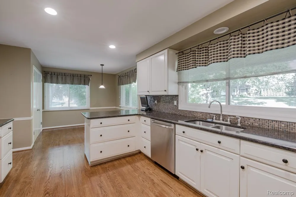 1050 Top View Road Bloomfield Hills City, MI 48304