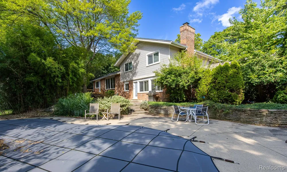 1050 Top View Road Bloomfield Hills City, MI 48304