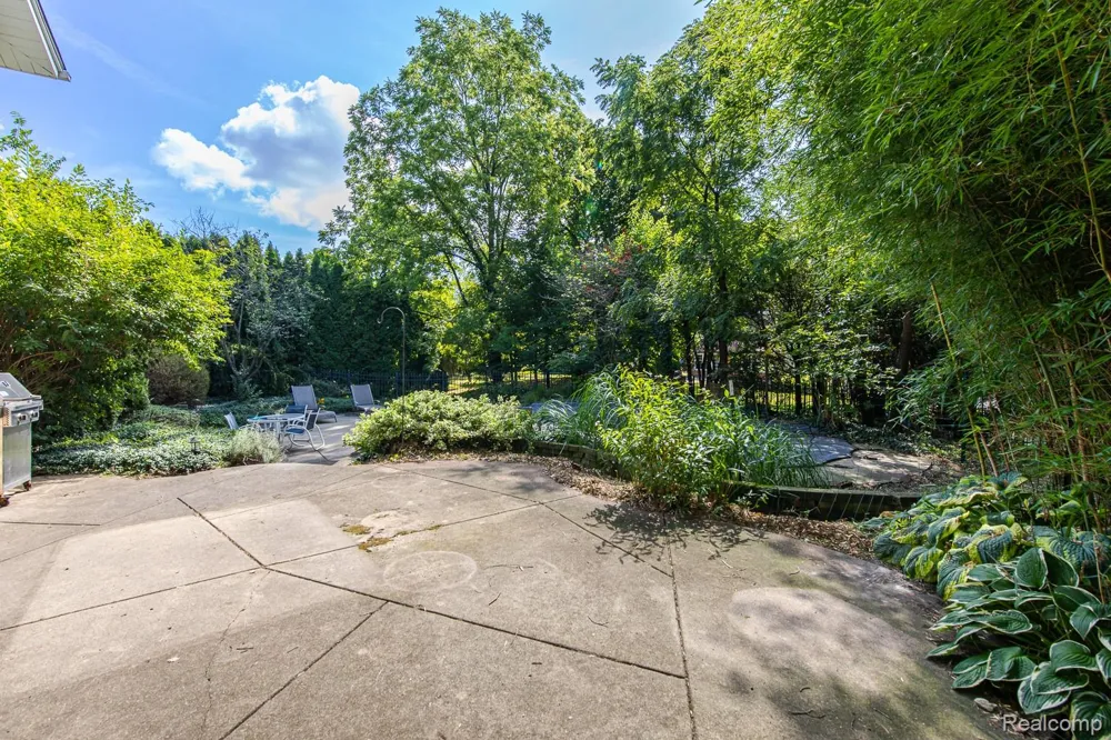 1050 Top View Road Bloomfield Hills City, MI 48304
