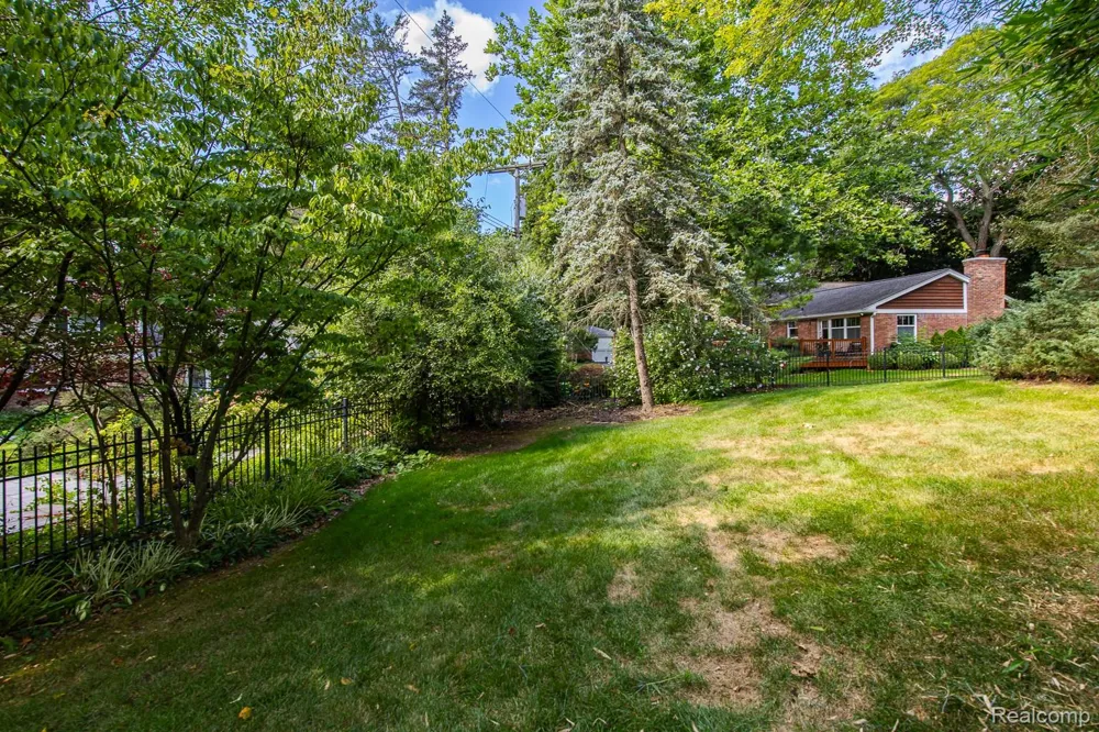 1050 Top View Road Bloomfield Hills City, MI 48304