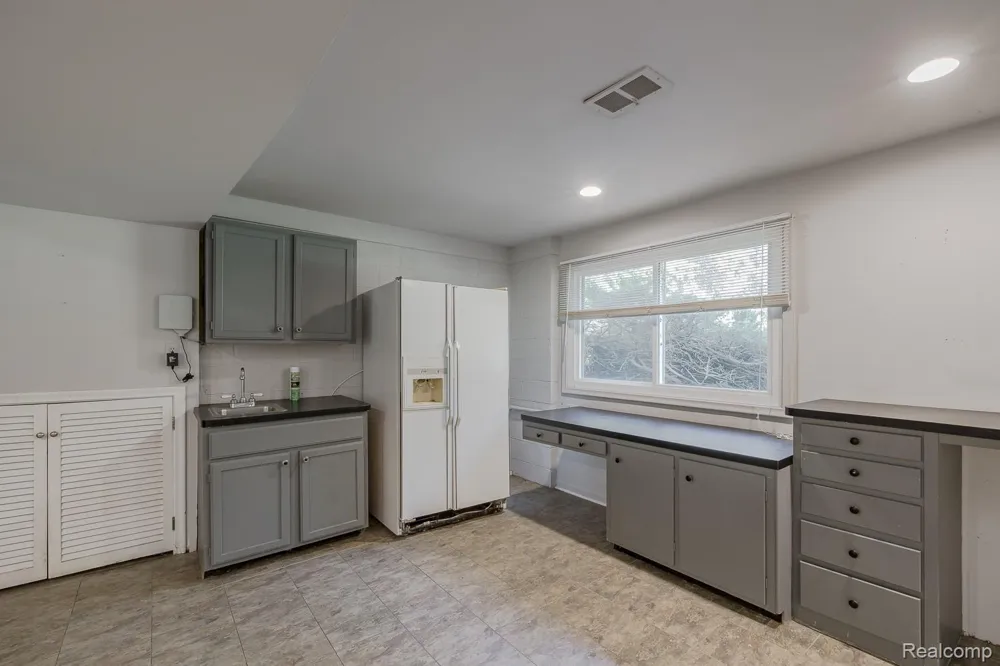 1050 Top View Road Bloomfield Hills City, MI 48304