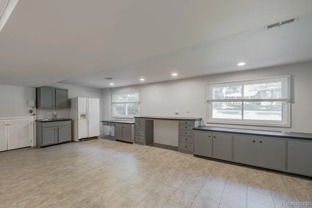 1050 Top View Road Bloomfield Hills City, MI 48304