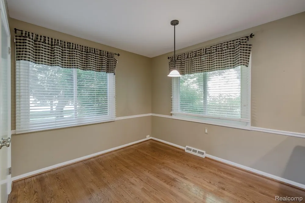 1050 Top View Road Bloomfield Hills City, MI 48304