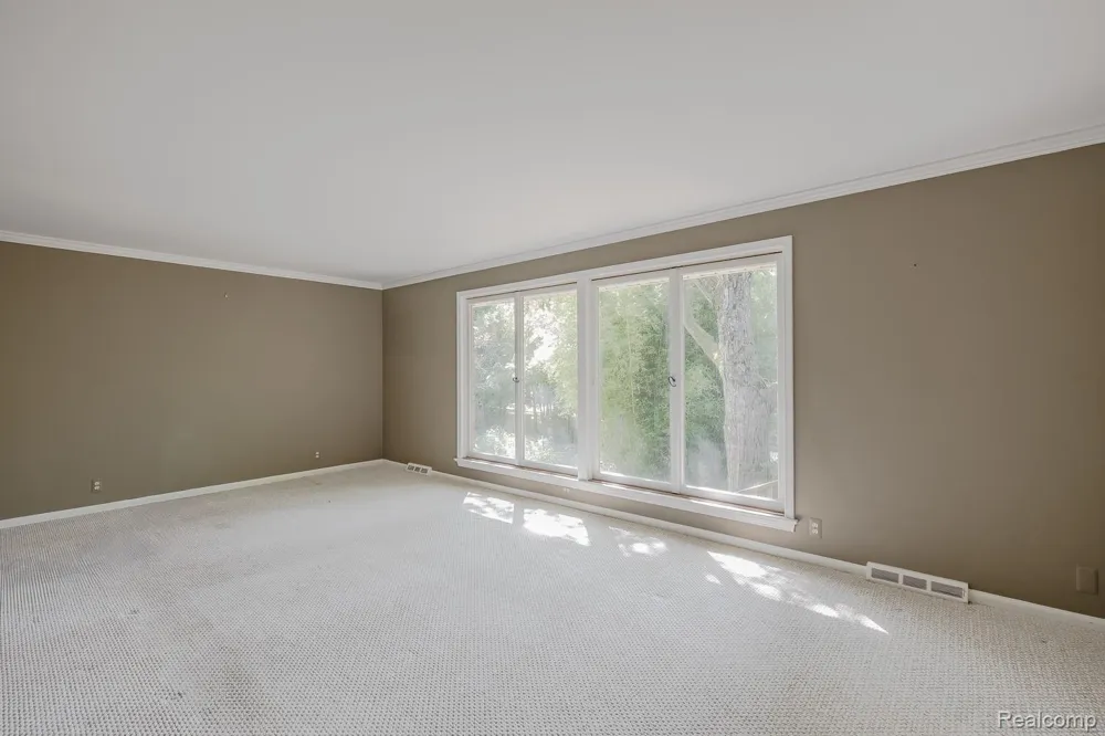 1050 Top View Road Bloomfield Hills City, MI 48304
