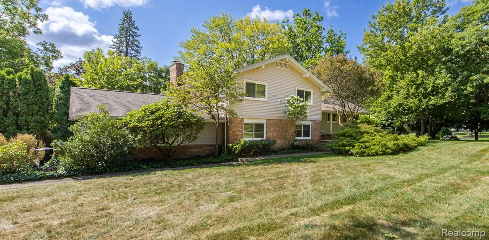 1050 Top View Road Bloomfield Hills City, MI 48304