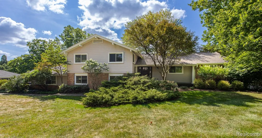 1050 Top View Road Bloomfield Hills City, MI 48304