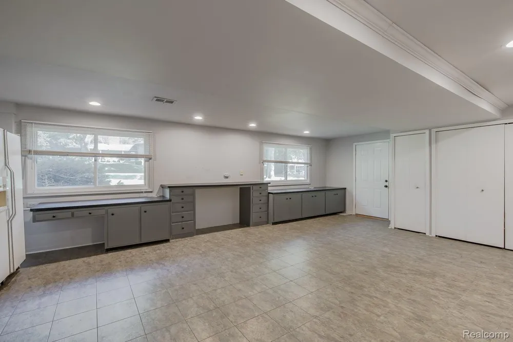 1050 Top View Road Bloomfield Hills City, MI 48304