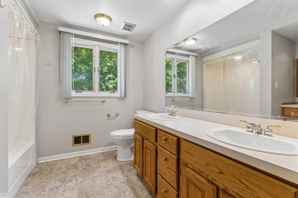 37816 Winkler Street Harrison Charter Township, MI 48045