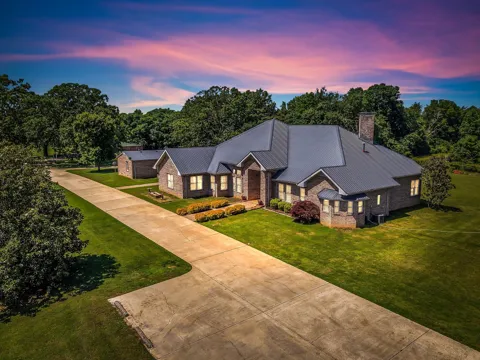 555 Randall Hitchcock Rd
