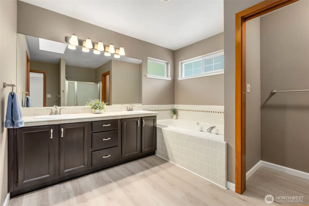 19318 SE 328th Place Kent, WA 98042