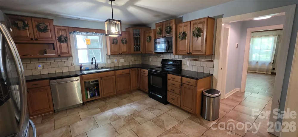 8979 Twin Lake Drive Kernersville, NC 27284