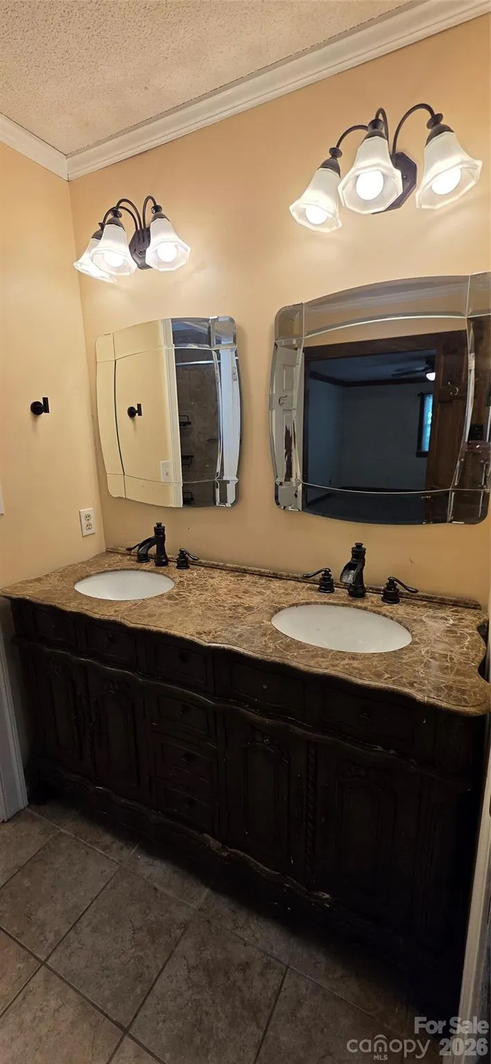 8979 Twin Lake Drive Kernersville, NC 27284