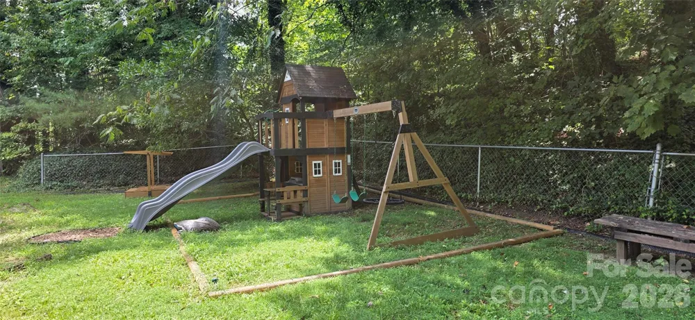 8979 Twin Lake Drive Kernersville, NC 27284