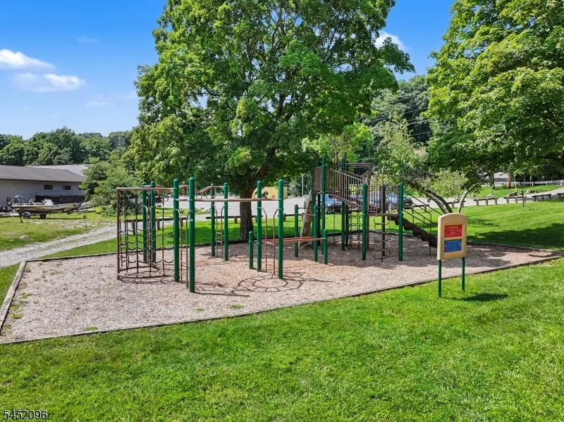49 Lonaconing Rd Vernon, NJ 07422