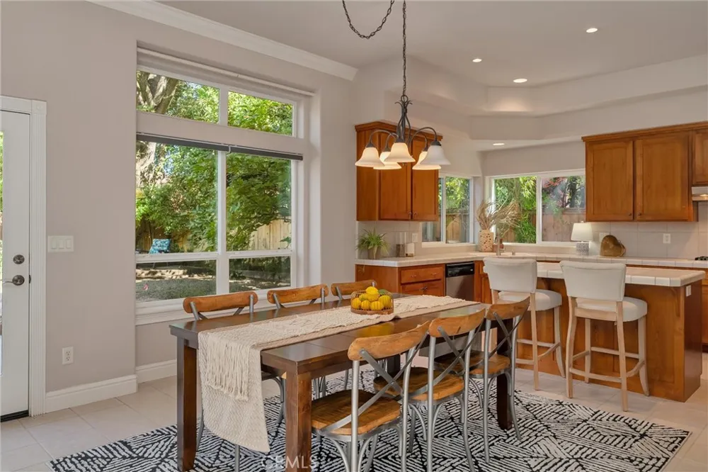 122 Secluded Oaks Court Chico, CA 95928