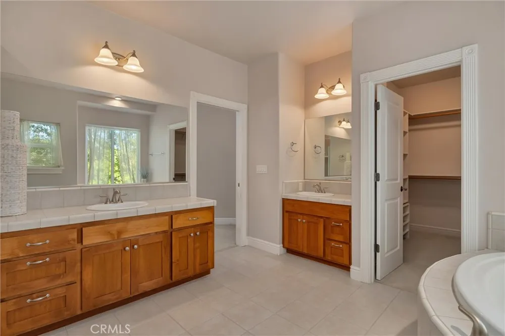 122 Secluded Oaks Court Chico, CA 95928