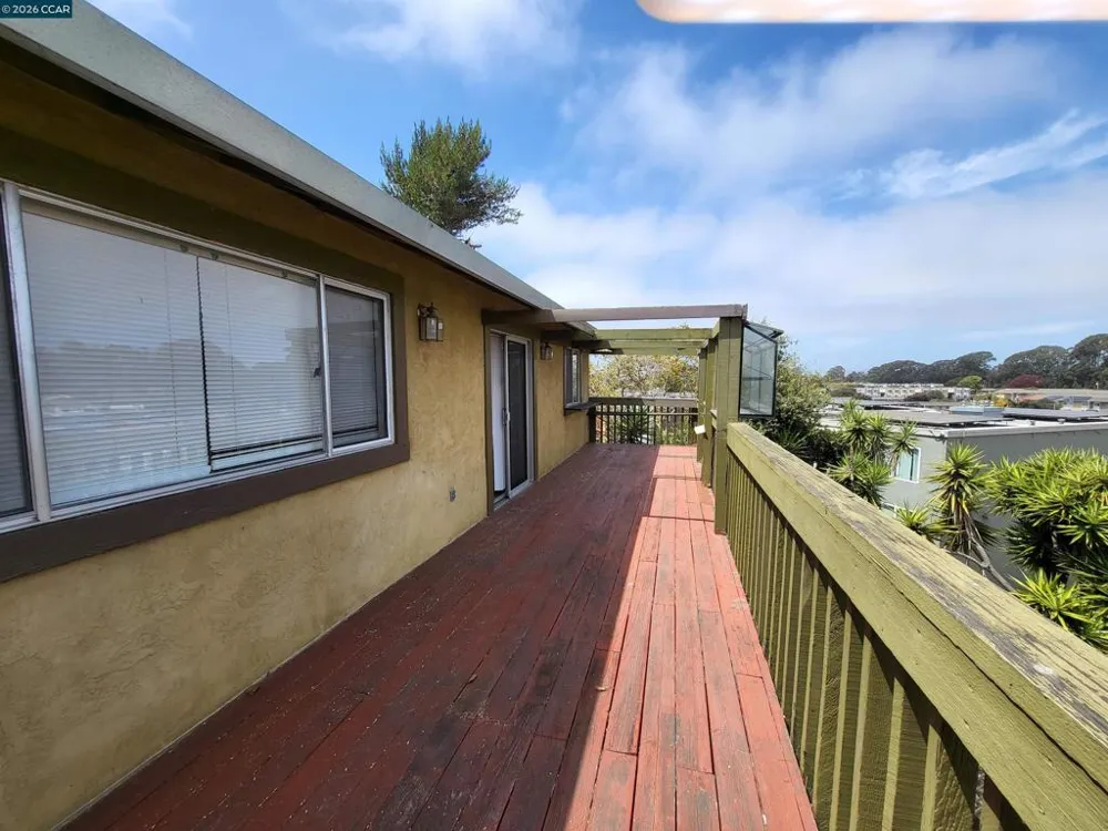 5215 Bayview Ave Richmond, CA 94804