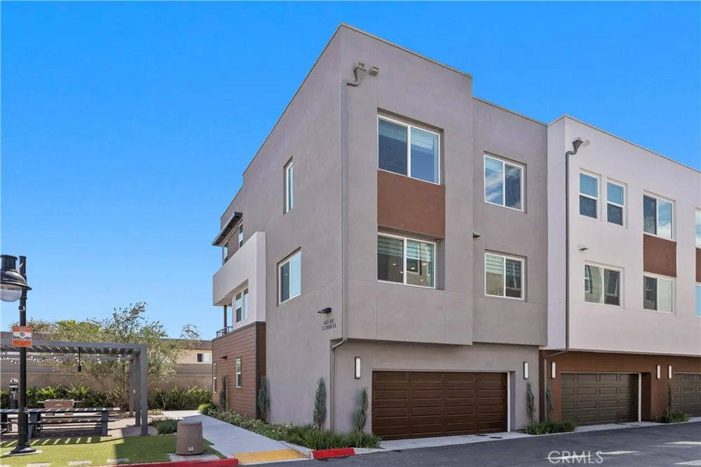 651 S Lyon Street Santa Ana, CA 92701