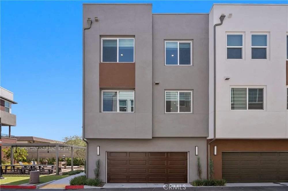 651 S Lyon Street Santa Ana, CA 92701