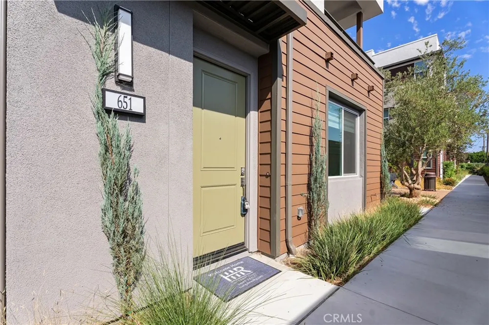 651 S Lyon Street Santa Ana, CA 92701