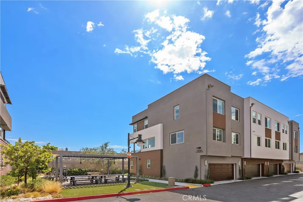 651 S Lyon Street Santa Ana, CA 92701