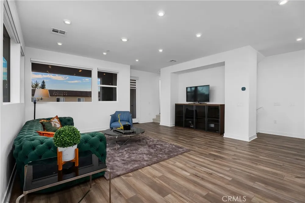 651 S Lyon Street Santa Ana, CA 92701