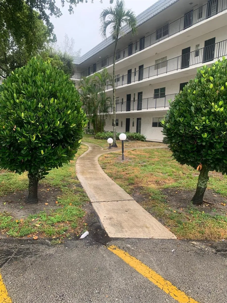 3360 SPANISH MOSS TERRACE #413 Lauderhill, FL 33319