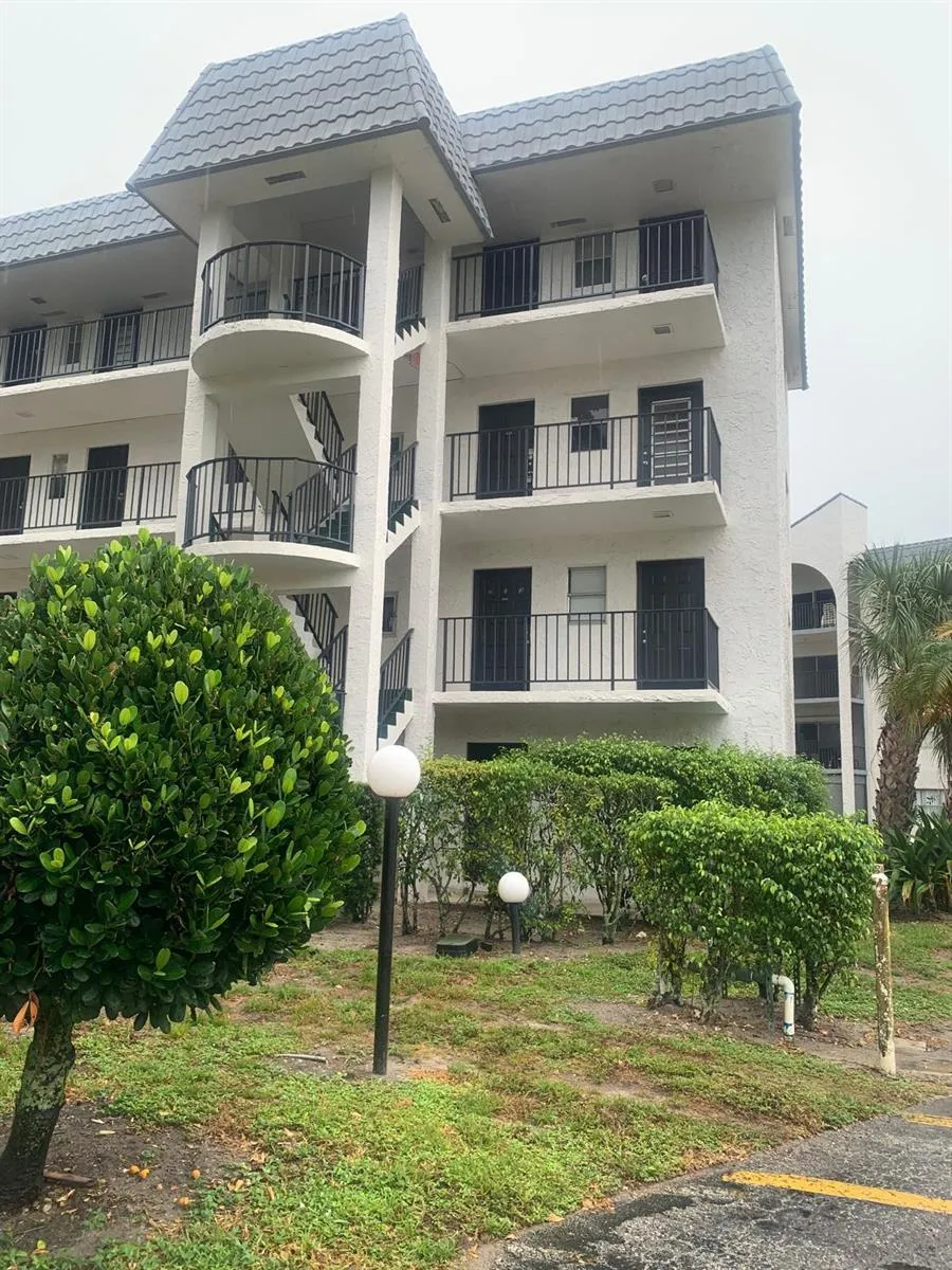 3360 SPANISH MOSS TERRACE #413 Lauderhill, FL 33319
