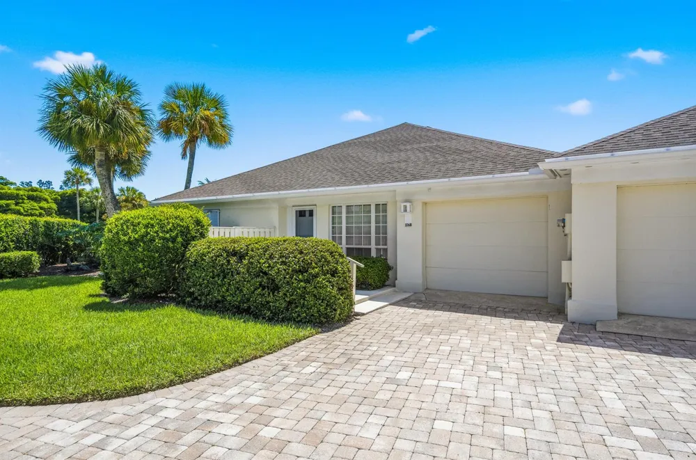 300 HARBOUR DRIVE #106B Vero Beach, FL 32963