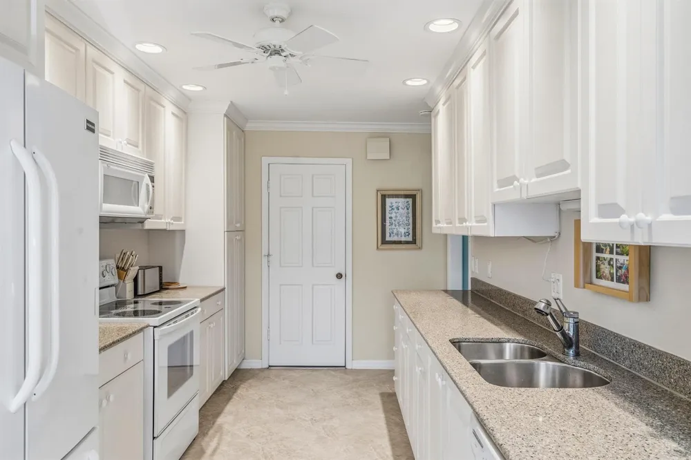 300 HARBOUR DRIVE #106B Vero Beach, FL 32963