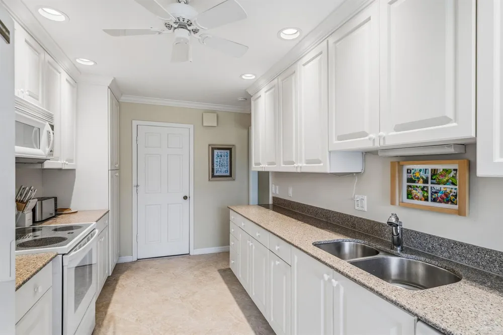 300 HARBOUR DRIVE #106B Vero Beach, FL 32963