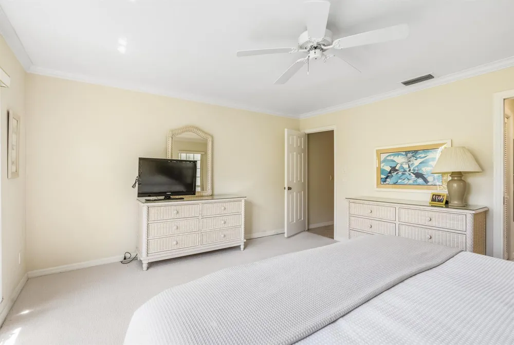 300 HARBOUR DRIVE #106B Vero Beach, FL 32963