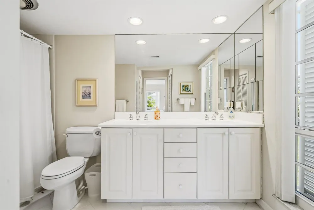 300 HARBOUR DRIVE #106B Vero Beach, FL 32963