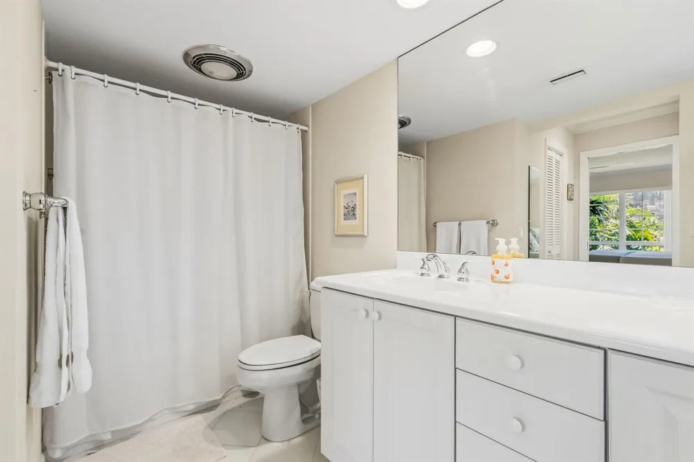 300 HARBOUR DRIVE #106B Vero Beach, FL 32963