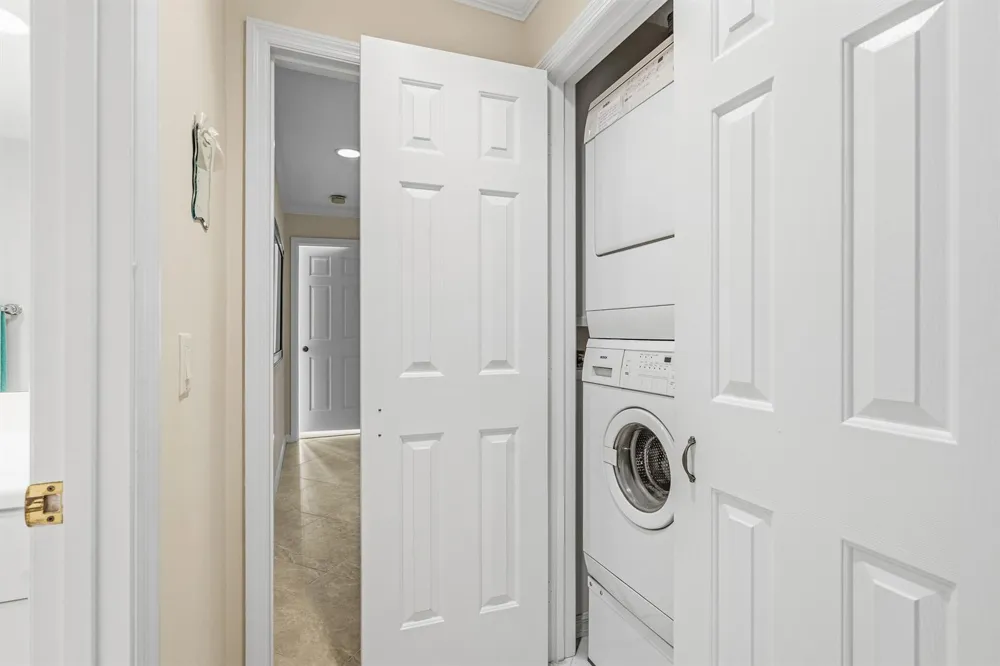 300 HARBOUR DRIVE #106B Vero Beach, FL 32963
